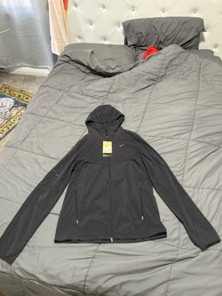 Nike Stride Plus Men's Repel Running Jacket. Small