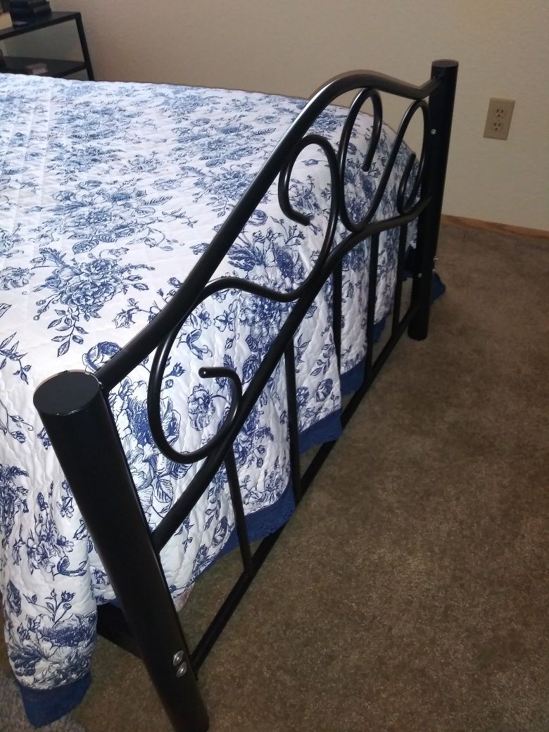 Twin mattress/bed frame