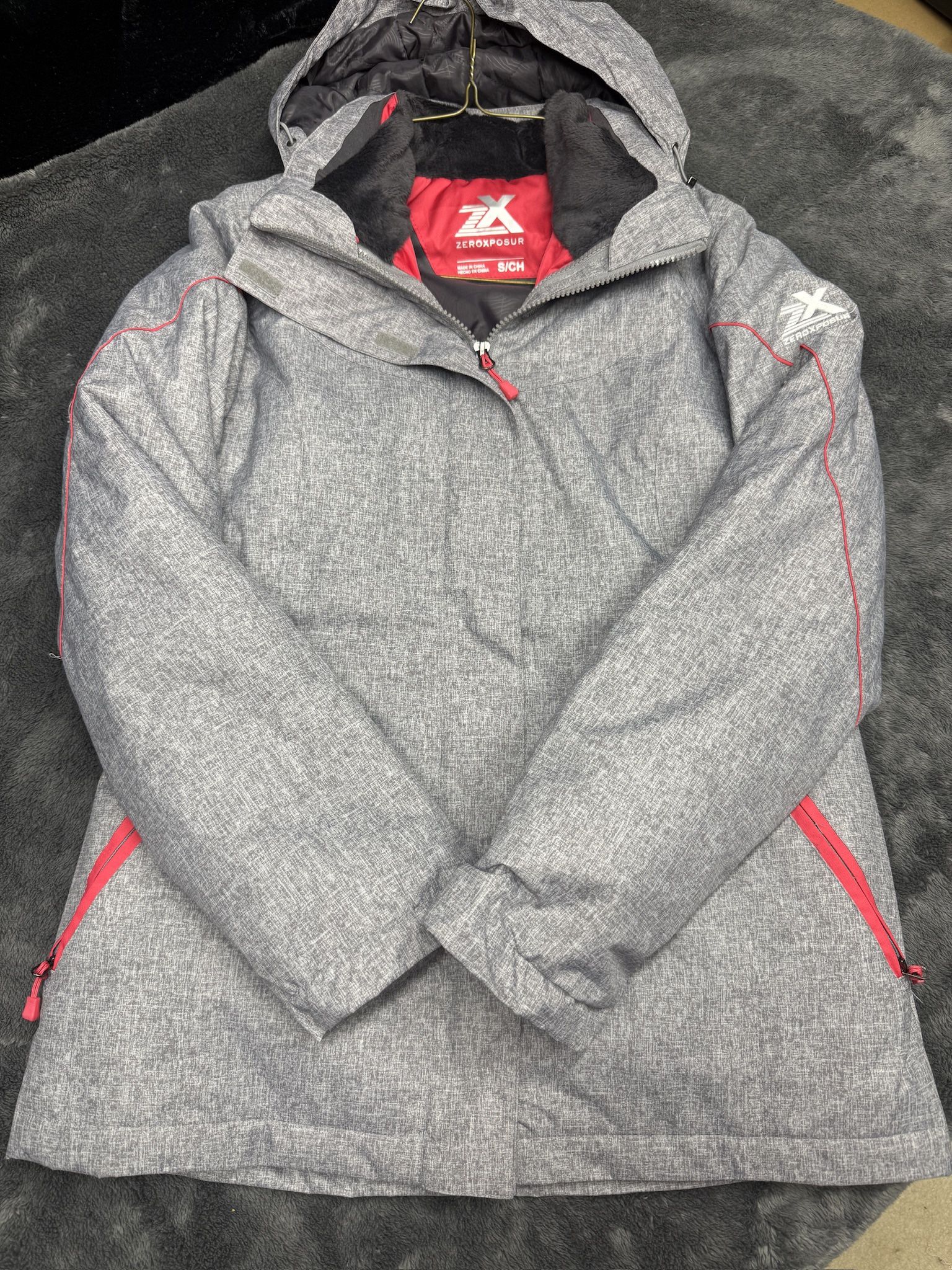 ZeroXposur Grey and red 3-in-1 ski parka in great shape! Women’s small. #skiing