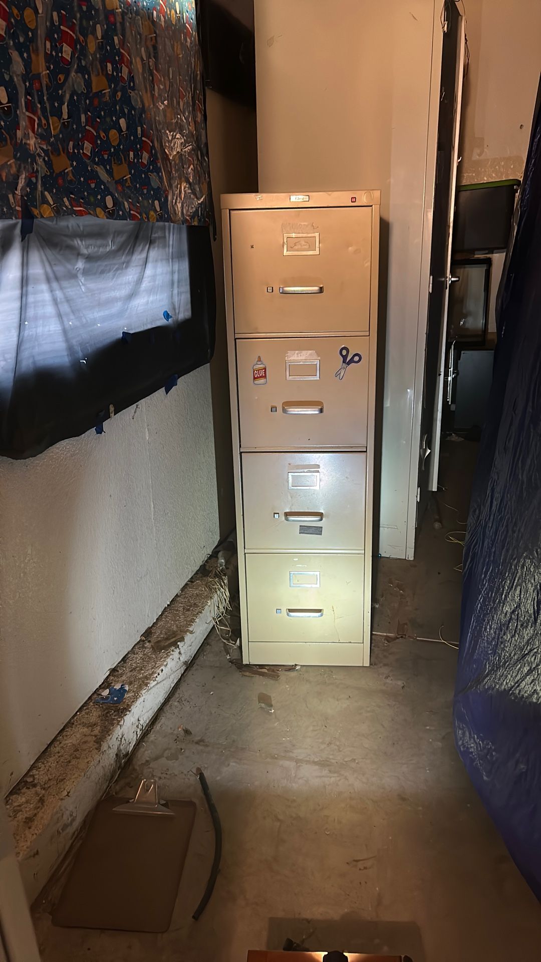 Cabinet F
