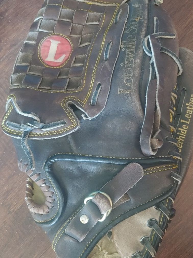 Loiusville Slugger Leather Glove