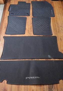 2014 Toyota Prius Floor mats all weather