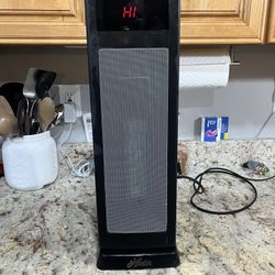 Hunter Digital 24-Inch  1500-Watt Ceramic Oscillating Tower Heater 