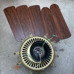 42” ceiling fan , 3 lights,5 blades, reversible, working properly,sold as seen in the photos, cash only.