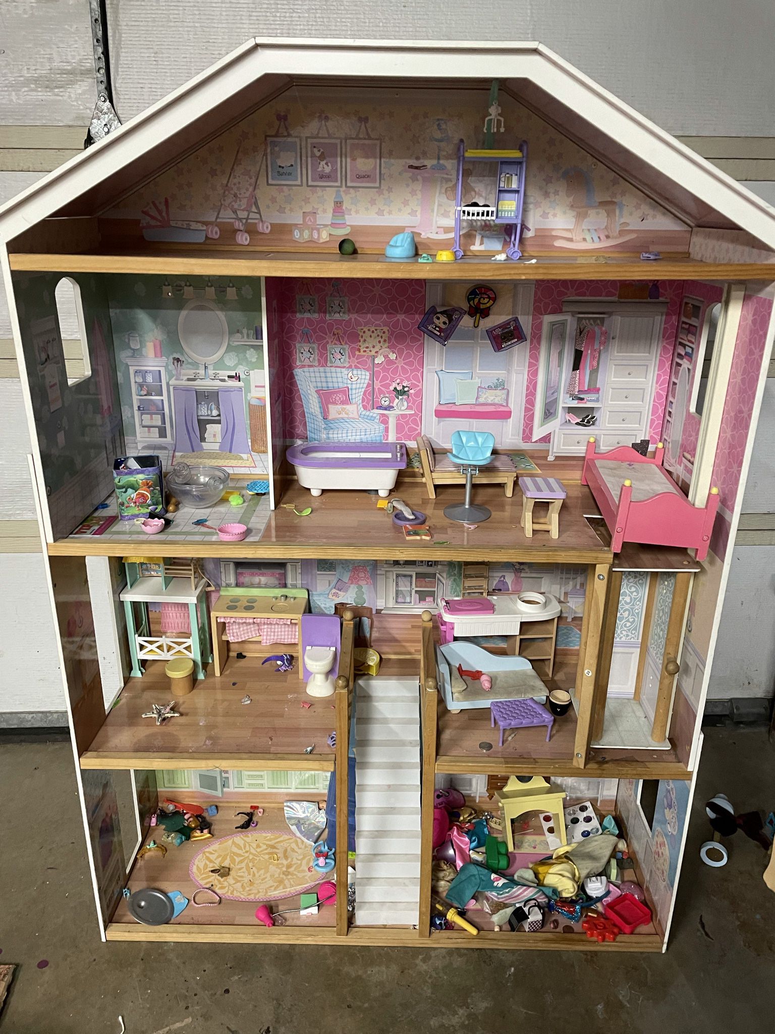 Play Doll House For sale!!! $40 for Sale in Sacramento, CA - OfferUp