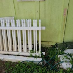 VINYL FENCING 