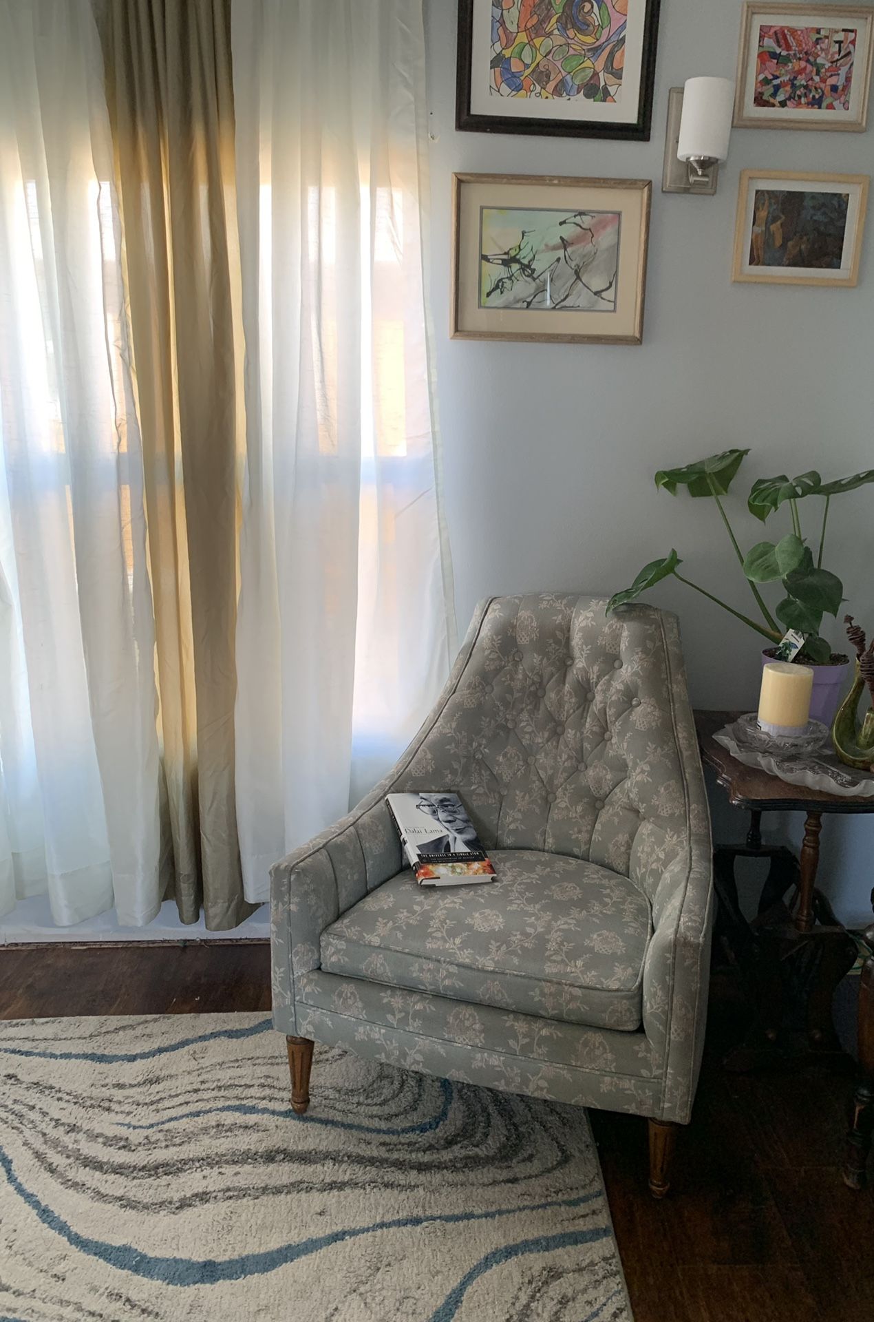 Vintages accent chair like (Lillian August Accent Chair style)