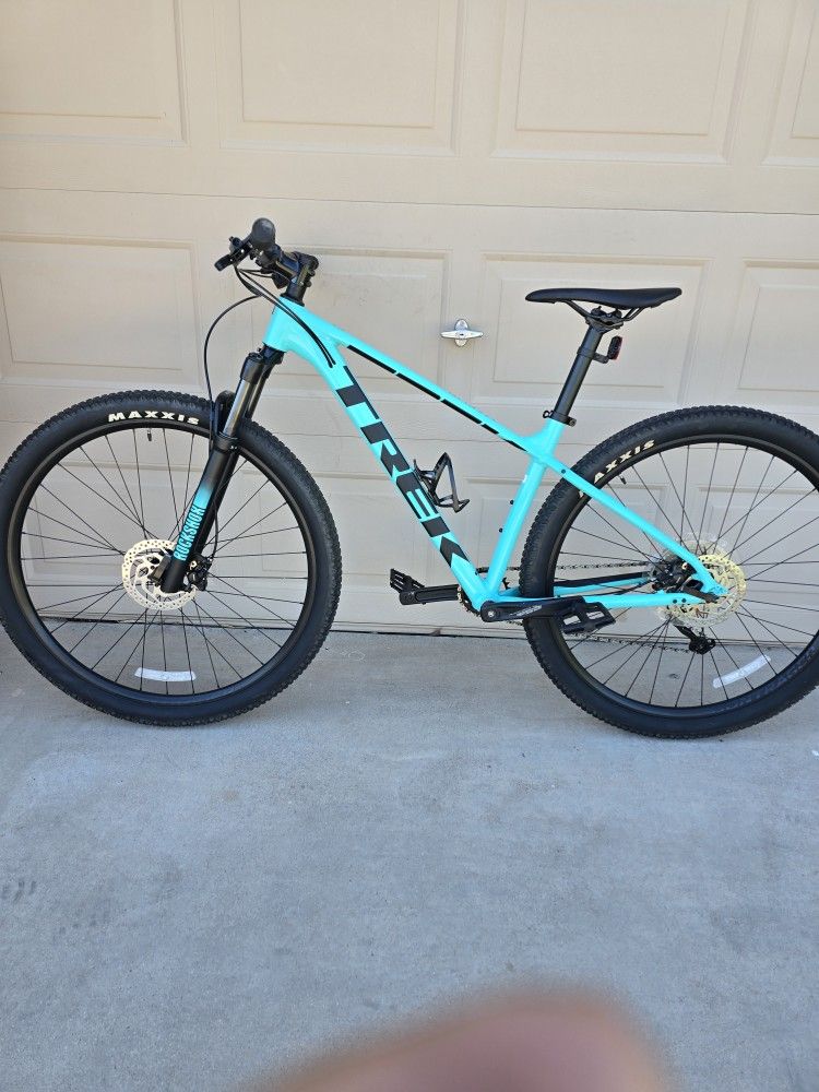 TREK MARLIN 7 MOUNTAIN BIKE 29ER 1X10 (MEDIUM FRAME)