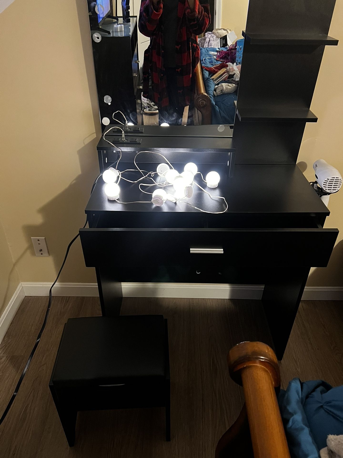 Vanity Set With Chair