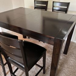 Table & Chairs 