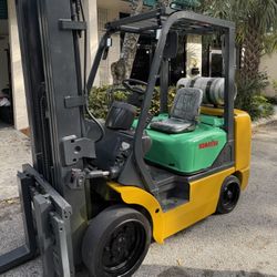 Komatsu Forklift 5000 LBS