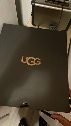 MENS  UGG SIZE 11