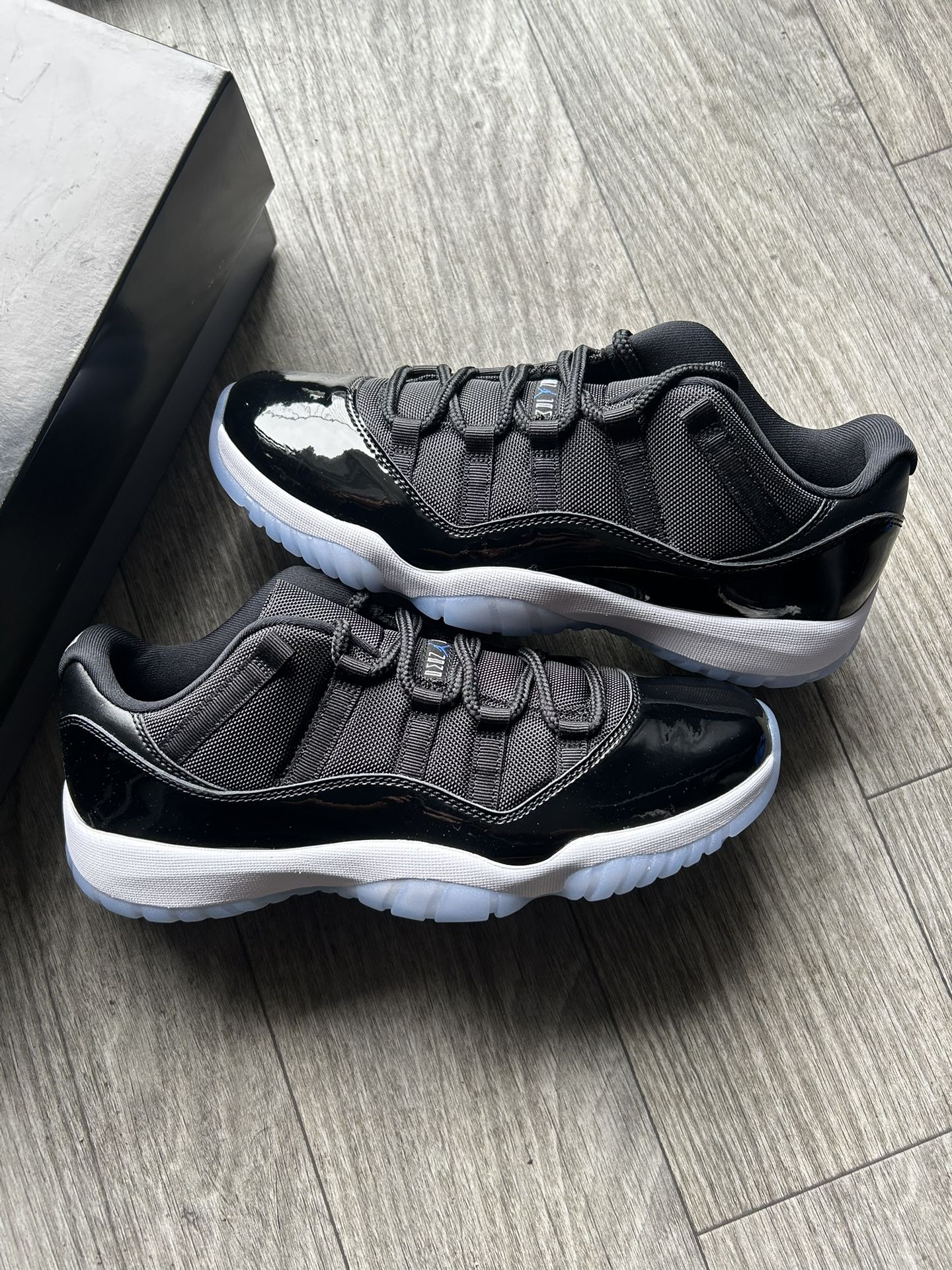 Jordan 11 Low Space Jam