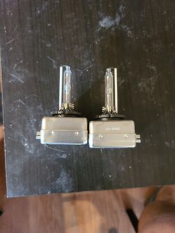 Brand New Pair Of D1 Hid Bulbs 6000k Bright White Color Plug And Play 