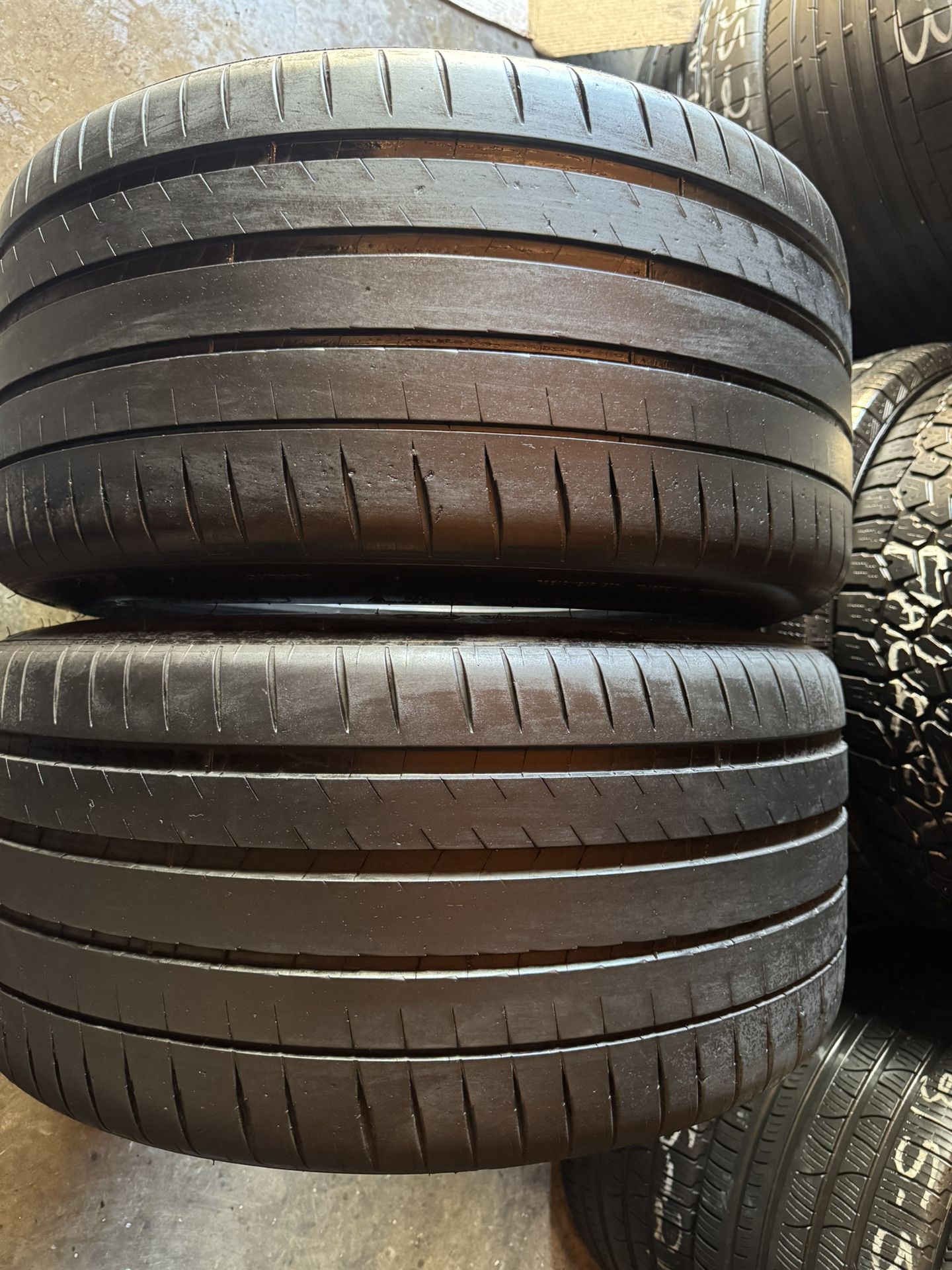 Pair Of 325 35 22 Michelin Pilot Sport 4s Tires 
