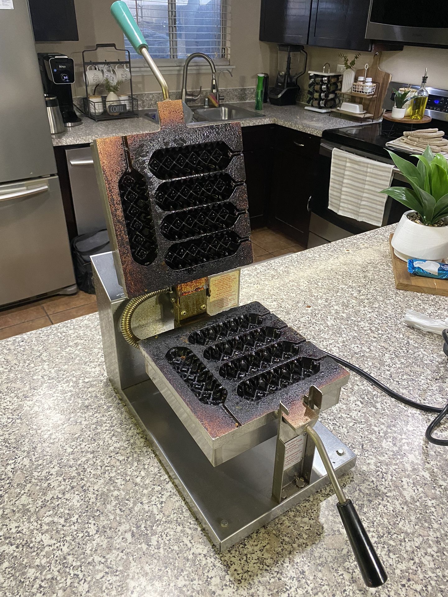 Waffle Dog Maker w/ 5 Dog Capacity, 120v for Sale in Las Vegas, NV
