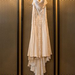 Wedding Dress Veil & Robe CLASSIC & TIMELESS