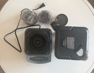 Ninja blender + 2 smoothies containers