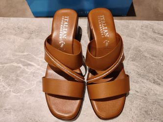Italian Shoemakers Women's Low Block Heel Sandal NEW