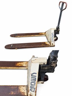Crown 5,500 lb Hydraulic Pallet Jack – Needs Repair