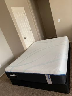 QUEEN TEMPURPEDIC SOFT LUXEADAPT MATTRESS AND FREE BOX SPRING