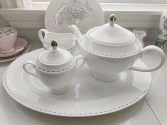 ​Wedgwood Barbara Barry "Pearl Strand" 6pc Tea & Accent Plate Set - Display Only