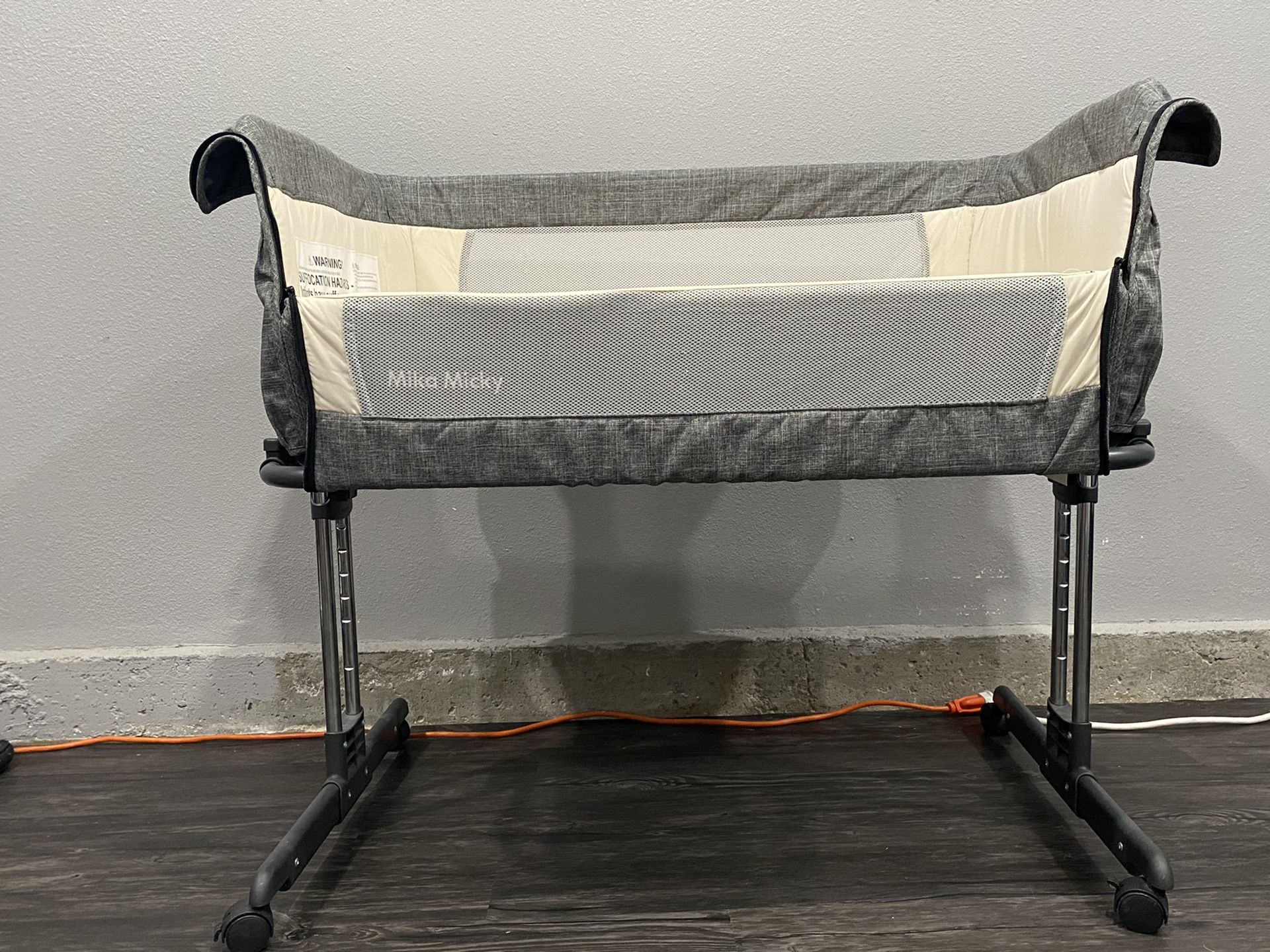 MIKA MICKEY BABY BASSINET - Main Image