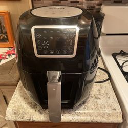 Air-fryer with accessories 