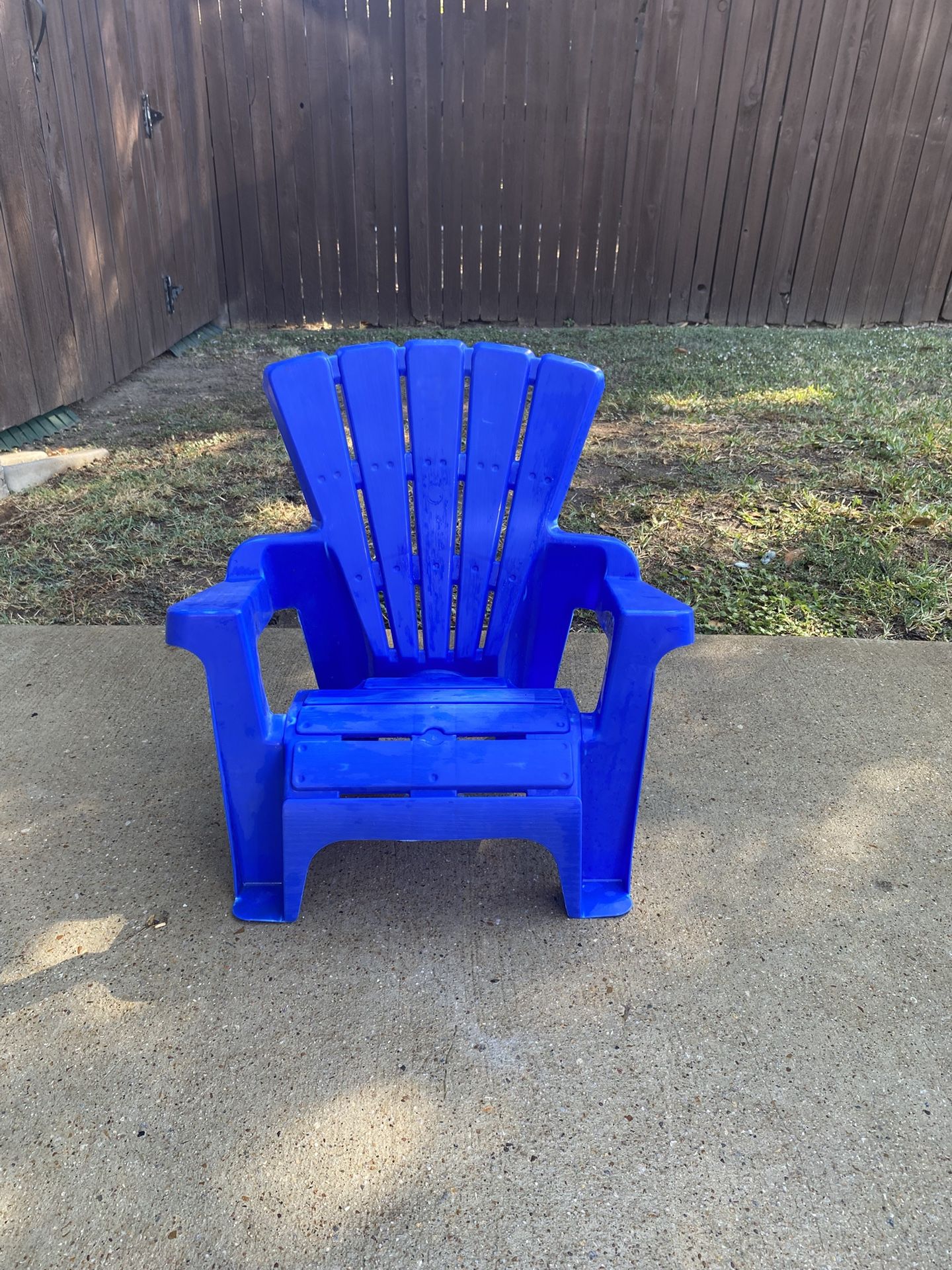 2 Kids Plastic Chairs