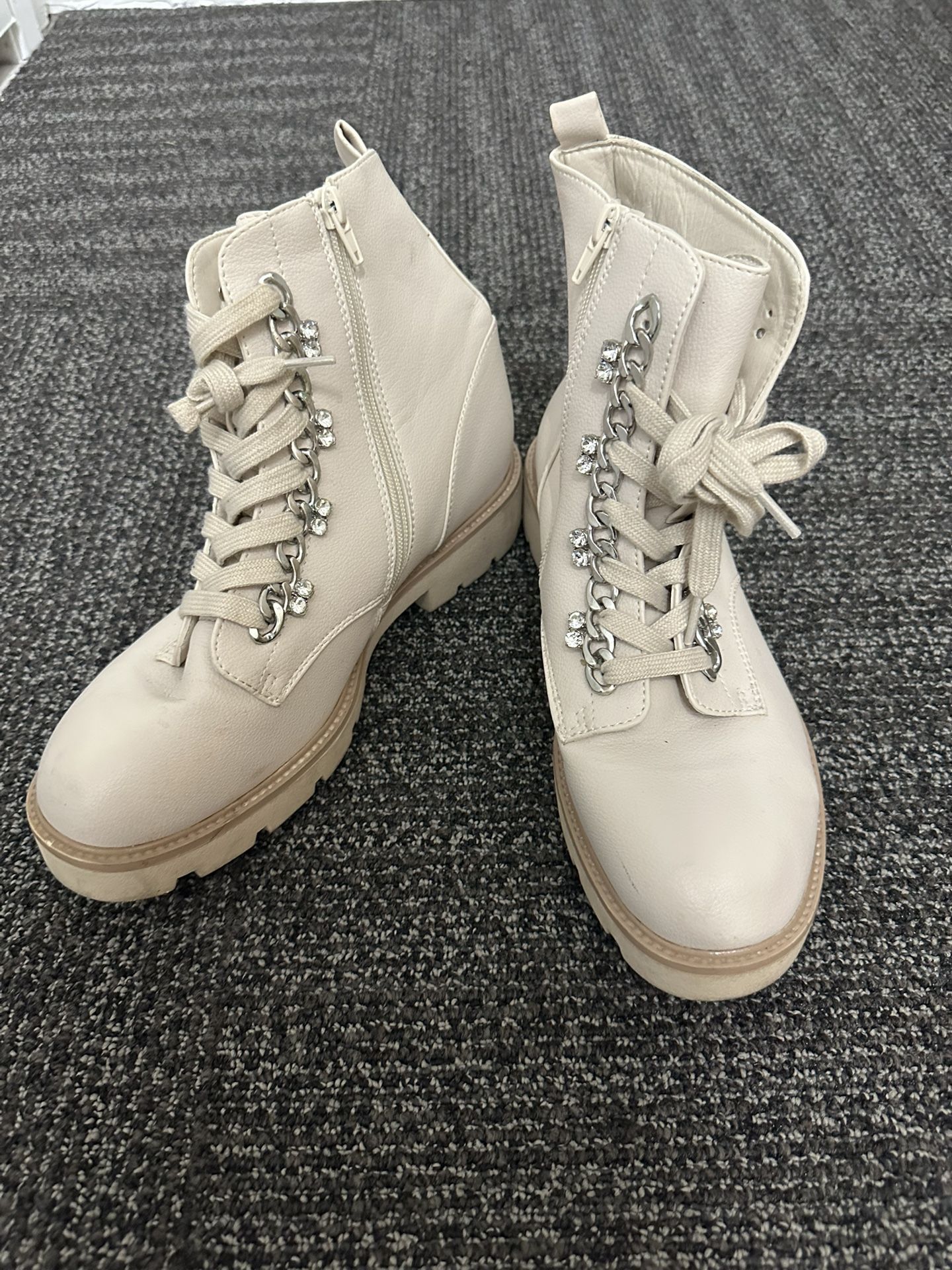 XOXO Women's Size8.5 Priscie Fashion Boot Combat Chunky Lug Sole Rainstone detail