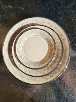 Lenox Windsong set features delicate floral patterning on ivory china with a distinct platinum trim