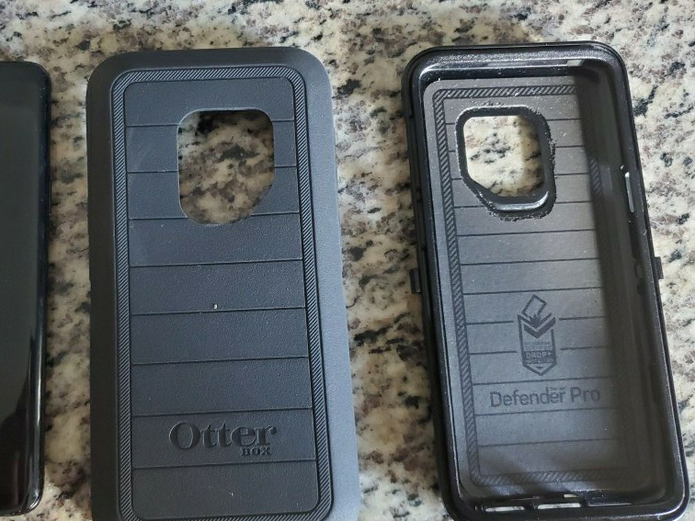 Samsung Galaxy S9 Otterbox Defender PRO Case. Used Only 1 Month