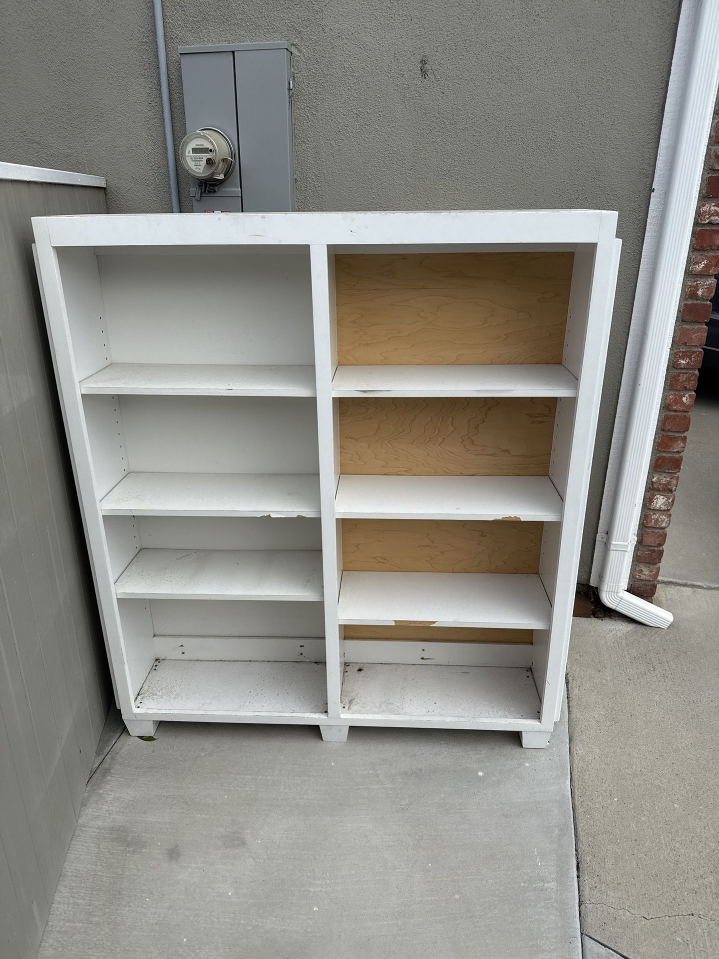 Free Shelving Unit