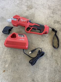 Milwaukee 12 V Pruner