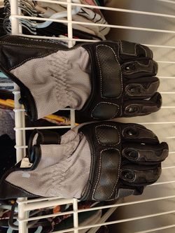 Motorcycle gloves