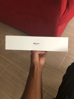 Apple Watch Series 3 GPS 42mm Sport Band.