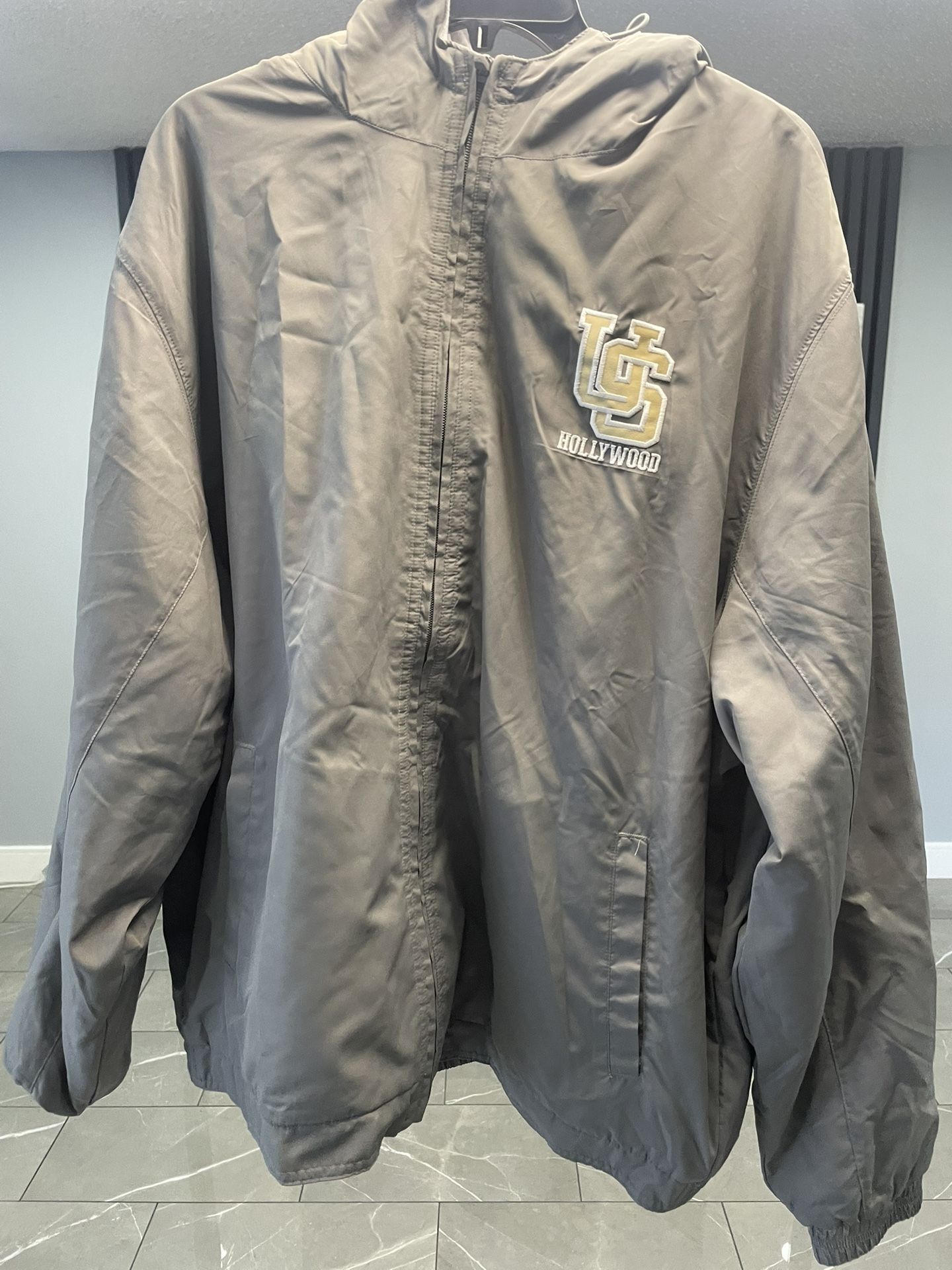 Universal Studios men’s windbreaker 