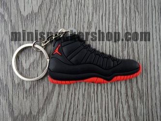 FLAT SILICON SNEAKER KEYCHAIN JORDAN 11 - BLACK RED