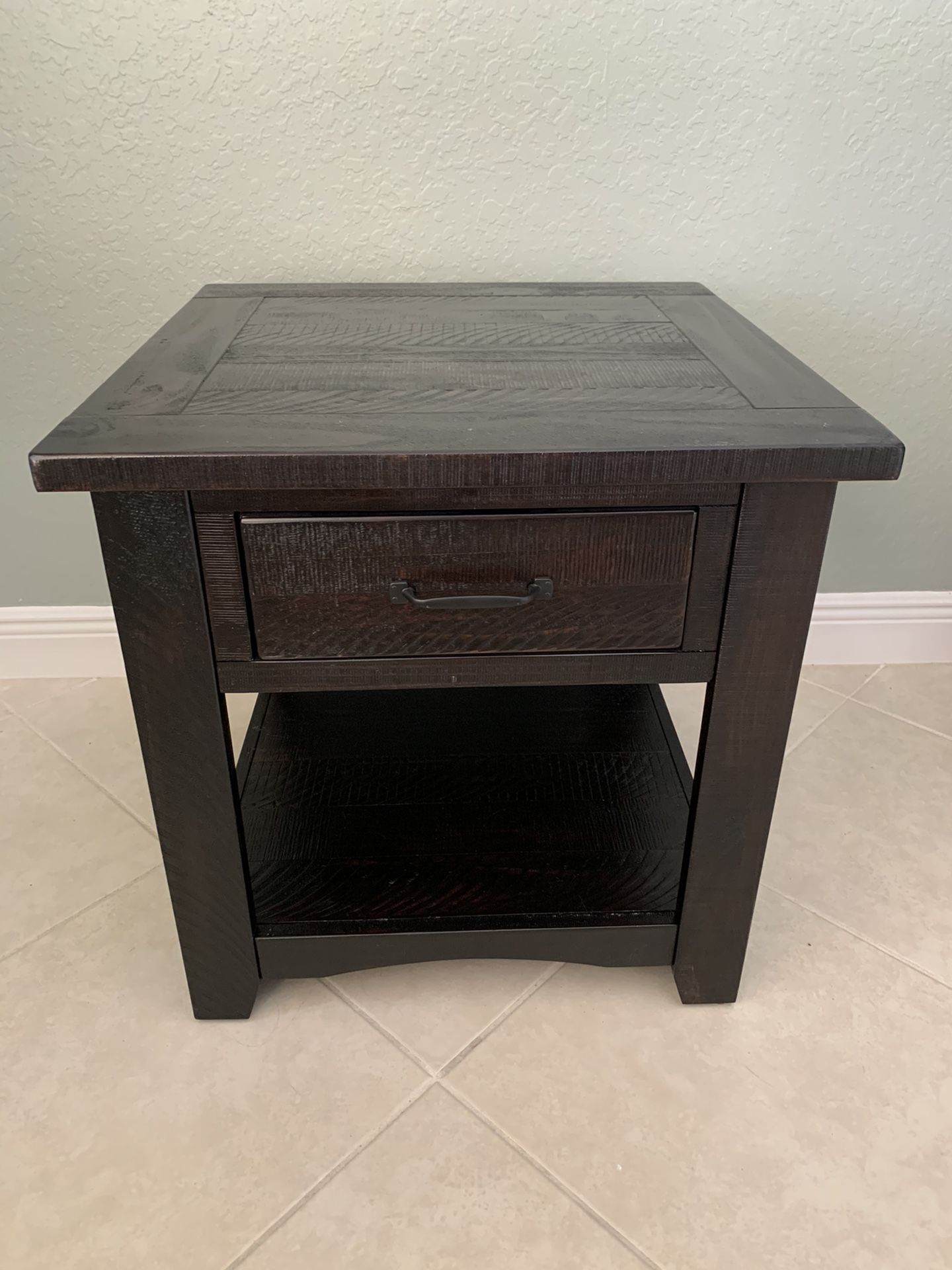 Like New Espresso Rustic End Table