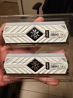 XPG 16GB (2x8GB) DDR4 3200MHz RAM – White