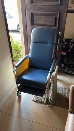 Medical reclining geriatric chair