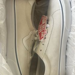 BRAND NEW IN BOX OFF WHITE VANS SIZE 10