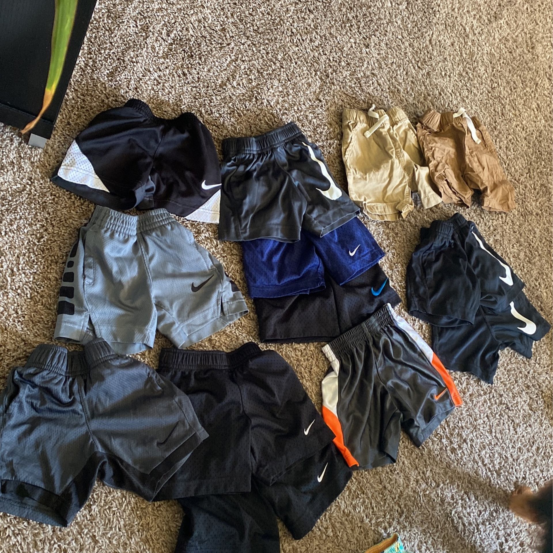 Boys toddlers size 2 Nike shorts
