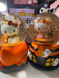 New Hello kitty Halloween water globe 🎃