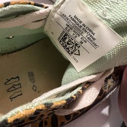 Custom Converse Women’s 7.5 