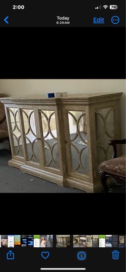 Dining room server