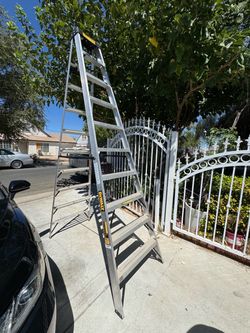 Dewalt  aluminum ladder 10 ft 300 lbs