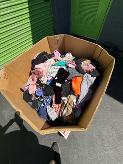 Clothes pallets.About 300pc per pallet