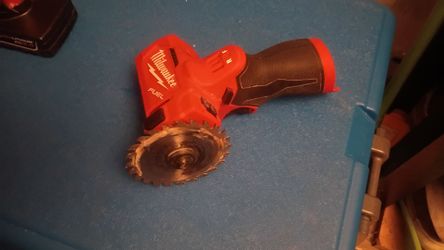 Milwaukee cutoff tool w battery and charger