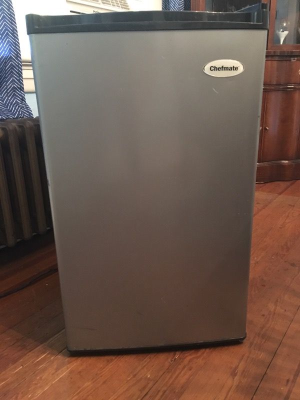 Chefmate mini fridge